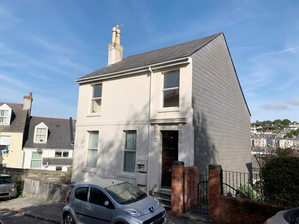 Lot: 17 - DETACHED BUILDING ARRANGED AS TWO FLATS -